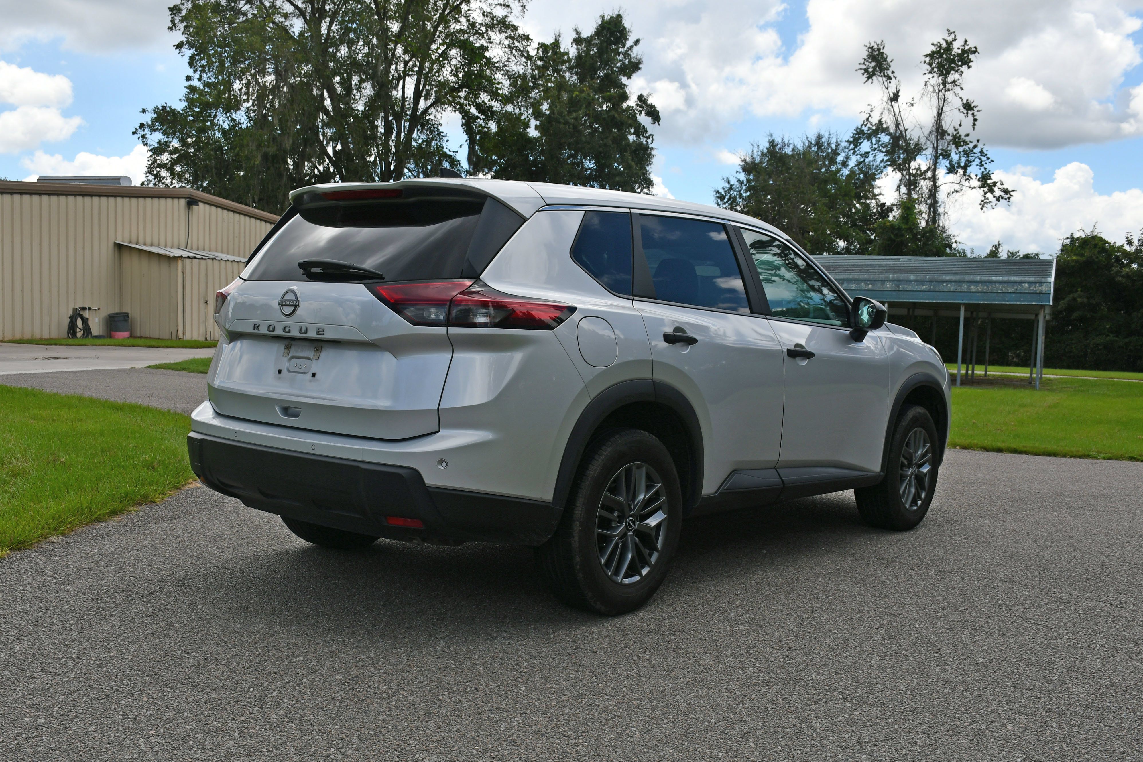 Used 2024 Nissan Rogue S FWD image 4