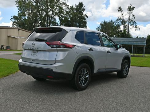 Used 2024 Nissan Rogue S FWD image 4