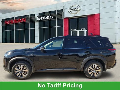 New 2026 Nissan Pathfinder SL image 3
