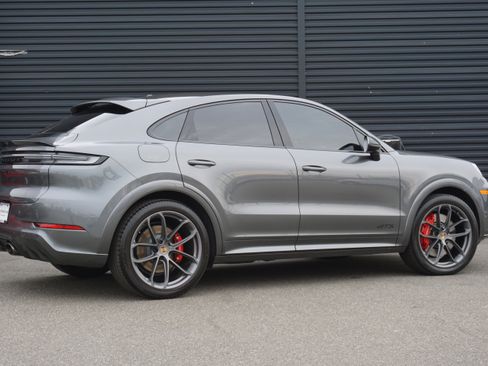 Certified 2025 Porsche Cayenne GTS image 7