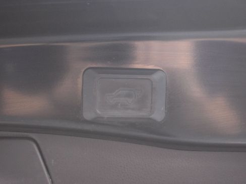 Used 2019 Toyota RAV4 XLE w/ Convenience Package AWD/4WD image 12