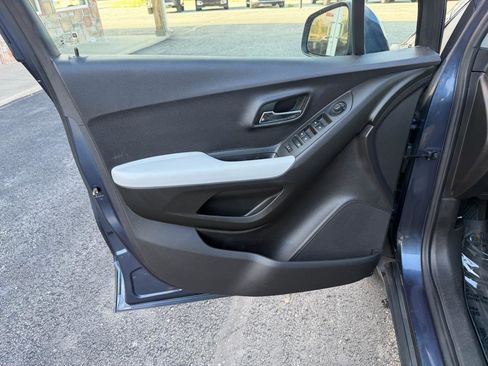 Used 2018 Chevrolet Trax LS AWD/4WD image 11