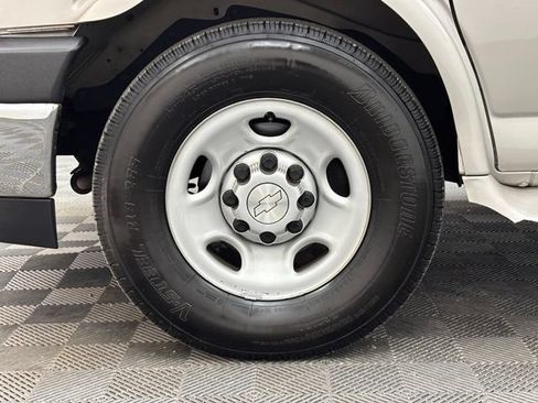 Used 2019 Chevrolet Express 2500 RWD image 43