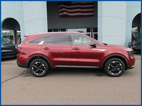 Used 2024 Kia Sorento S w/ Panoramic Sunroof Package AWD/4WD image 2