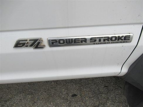Used 2017 Ford F550 2WD Regular Cab Super Duty image 33