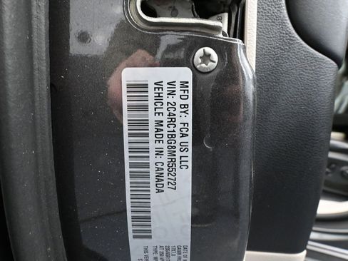 Used 2021 Chrysler Pacifica Touring-L image 51