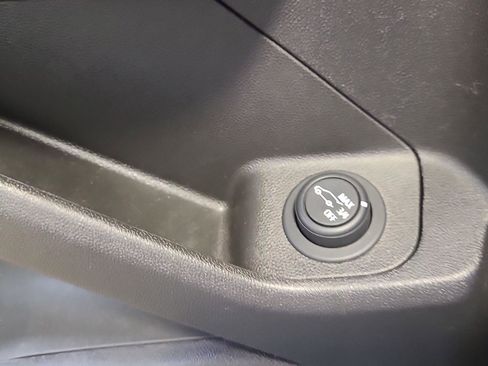 Used 2019 GMC Terrain Denali w/ Advanced Safety Package image 32