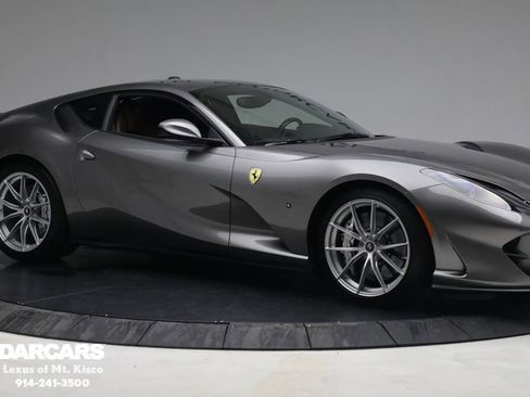 Used 2018 Ferrari 812 Superfast Base image 1