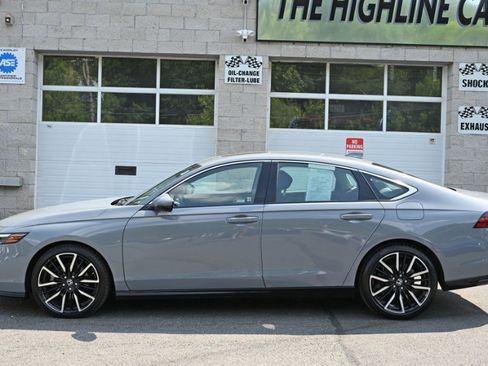 Used 2023 Honda Accord Touring image 6