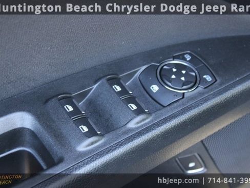 Used 2020 Ford Fusion SE image 11