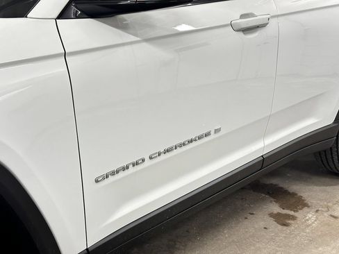 New 2026 Jeep Grand Cherokee Limited AWD/4WD image 16
