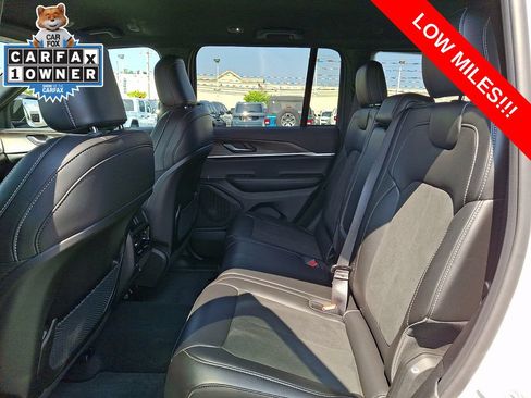 Used 2026 Jeep Grand Cherokee Altitude AWD/4WD image 10