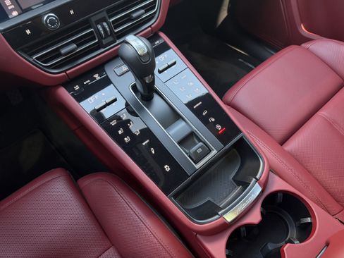 Certified 2023 Porsche Macan S AWD/4WD image 26