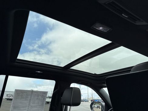 Used 2021 GMC Yukon SLT w/ Rear Media and Nav Package image 3