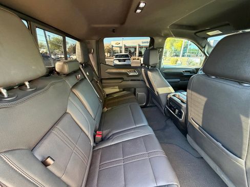 Used 2024 Chevrolet Silverado 1500 High Country image 12