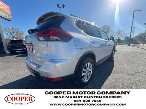 Used 2018 Nissan Rogue SV w/ Premium Package image 8