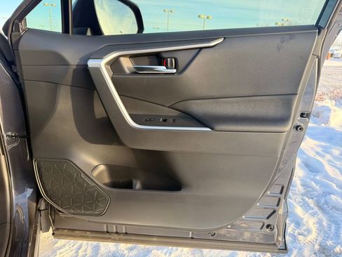 Used 2025 Toyota RAV4 XLE image 27