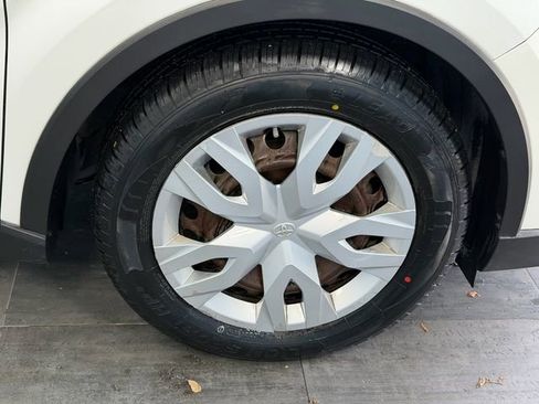 Used 2019 Toyota C-HR LE FWD image 16