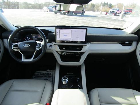 Used 2025 Ford Explorer Active w/ Active Comfort Package AWD/4WD image 12