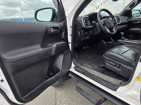 Used 2021 Toyota Tacoma TRD Off-Road w/ TRD Premium Off Road Package AWD/4WD image 20