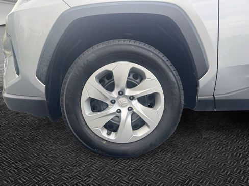 Used 2019 Toyota RAV4 LE AWD/4WD image 7