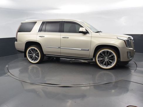 Used 2017 Cadillac Escalade Platinum image 7