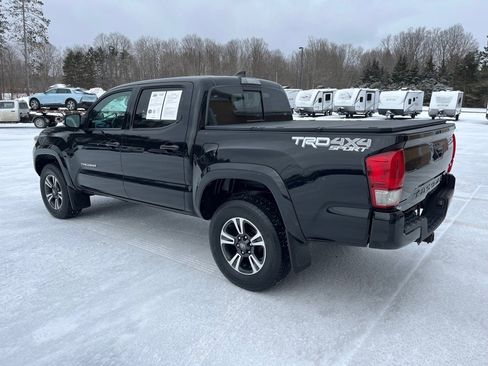 Used 2017 Toyota Tacoma TRD Sport image 6