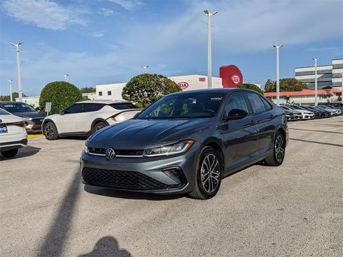 Certified 2025 Volkswagen Jetta Sport image 4