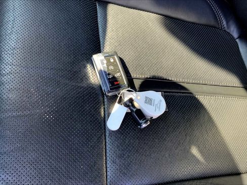 Used 2023 Jeep Wagoneer L Series III w/ Preferred Equipment Group image 13