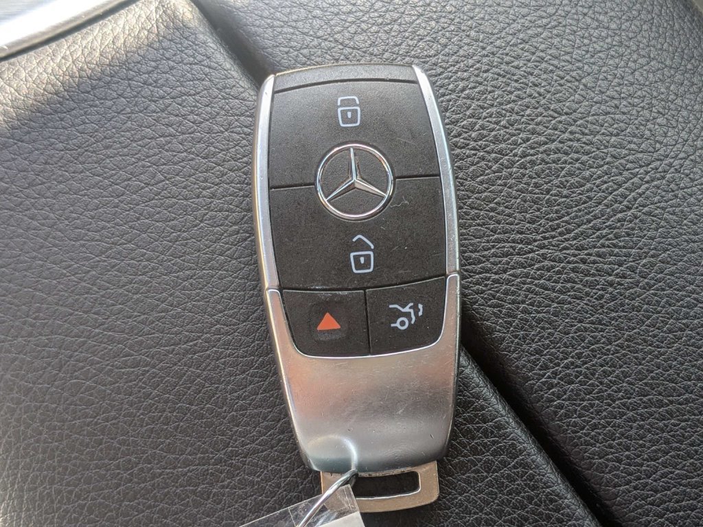 Used 2020 Mercedes-Benz GLC 300 image 38