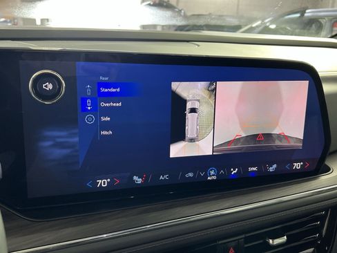 Used 2025 Chevrolet Suburban Z71 image 19