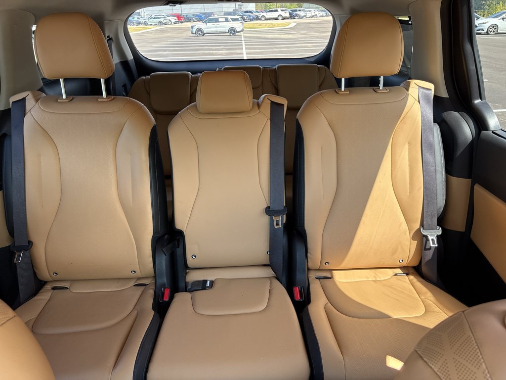 Used 2024 Kia Carnival EX FWD image 26