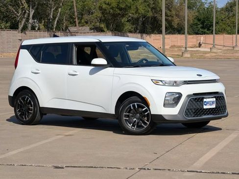 Used 2020 Kia Soul LX FWD image 1