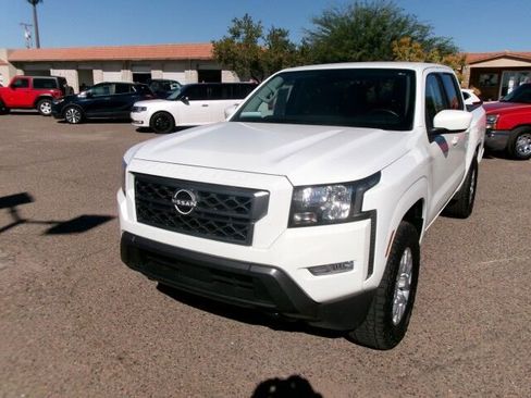 Used 2024 Nissan Frontier SV w/ SV Convenience Package image 2