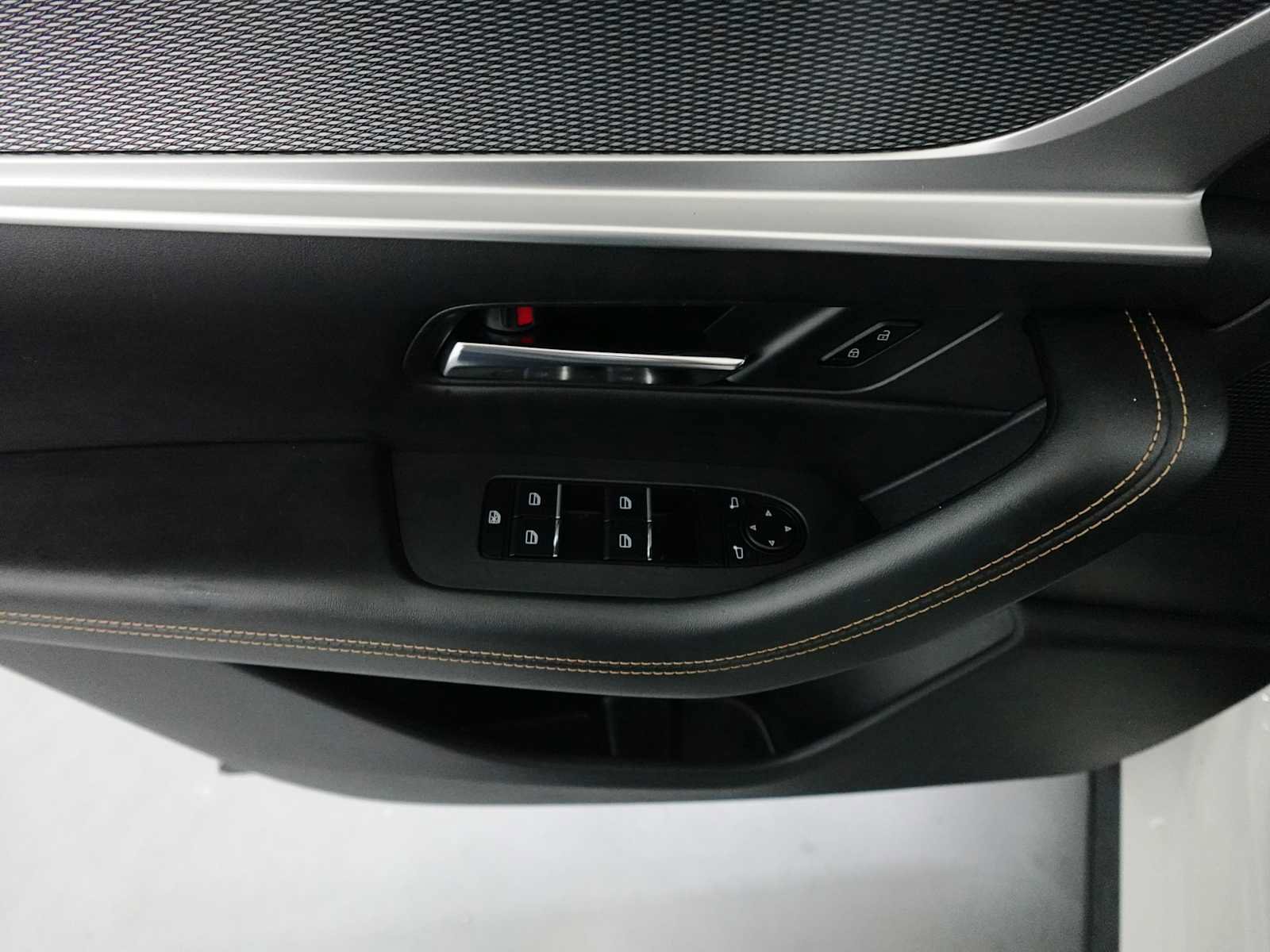 Used 2024 MAZDA CX-90 Plug-In Hybrid w/ Preferred AWD/4WD image 11