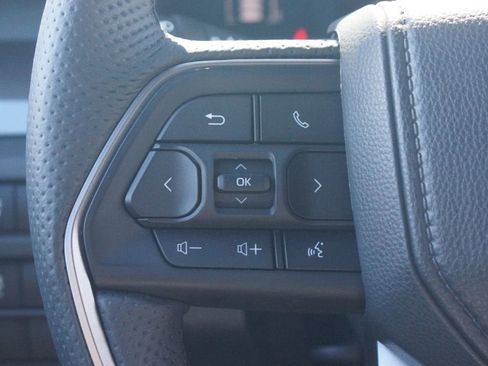Used 2025 Toyota Tacoma SR5 AWD/4WD image 10