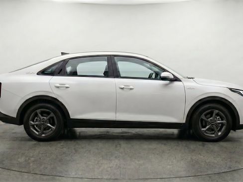 Used 2025 Kia K4 FWD image 11