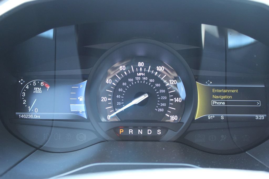 Used 2018 Ford Edge Titanium w/ Technology Package FWD image 14