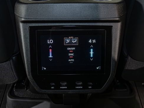 Used 2025 GMC Yukon AT4 Ultimate w/ LPO, Illumination Package AWD/4WD image 24