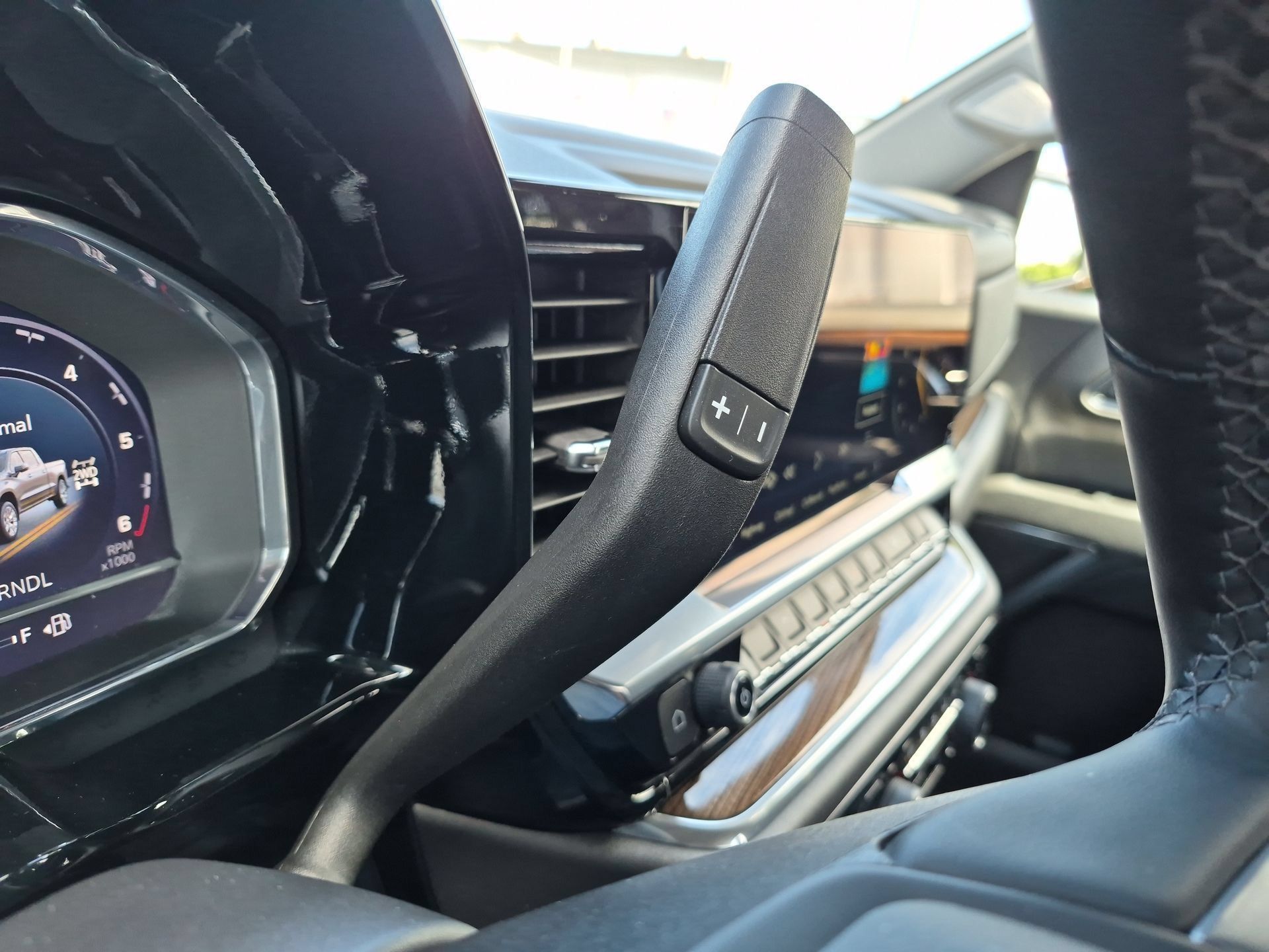 Certified 2024 Chevrolet Silverado 1500 LT AWD/4WD image 16