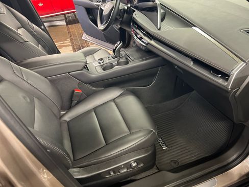 Used 2024 Cadillac XT4 Premium Luxury w/ Active Safety Package image 18