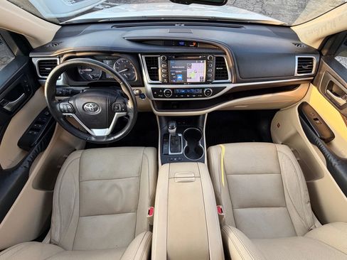 Used 2014 Toyota Highlander Limited image 2