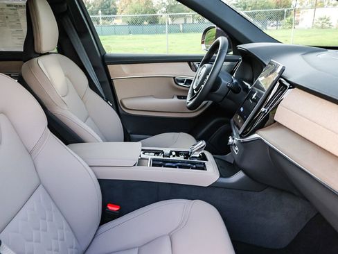 New 2026 Volvo XC90 B5 Plus image 16