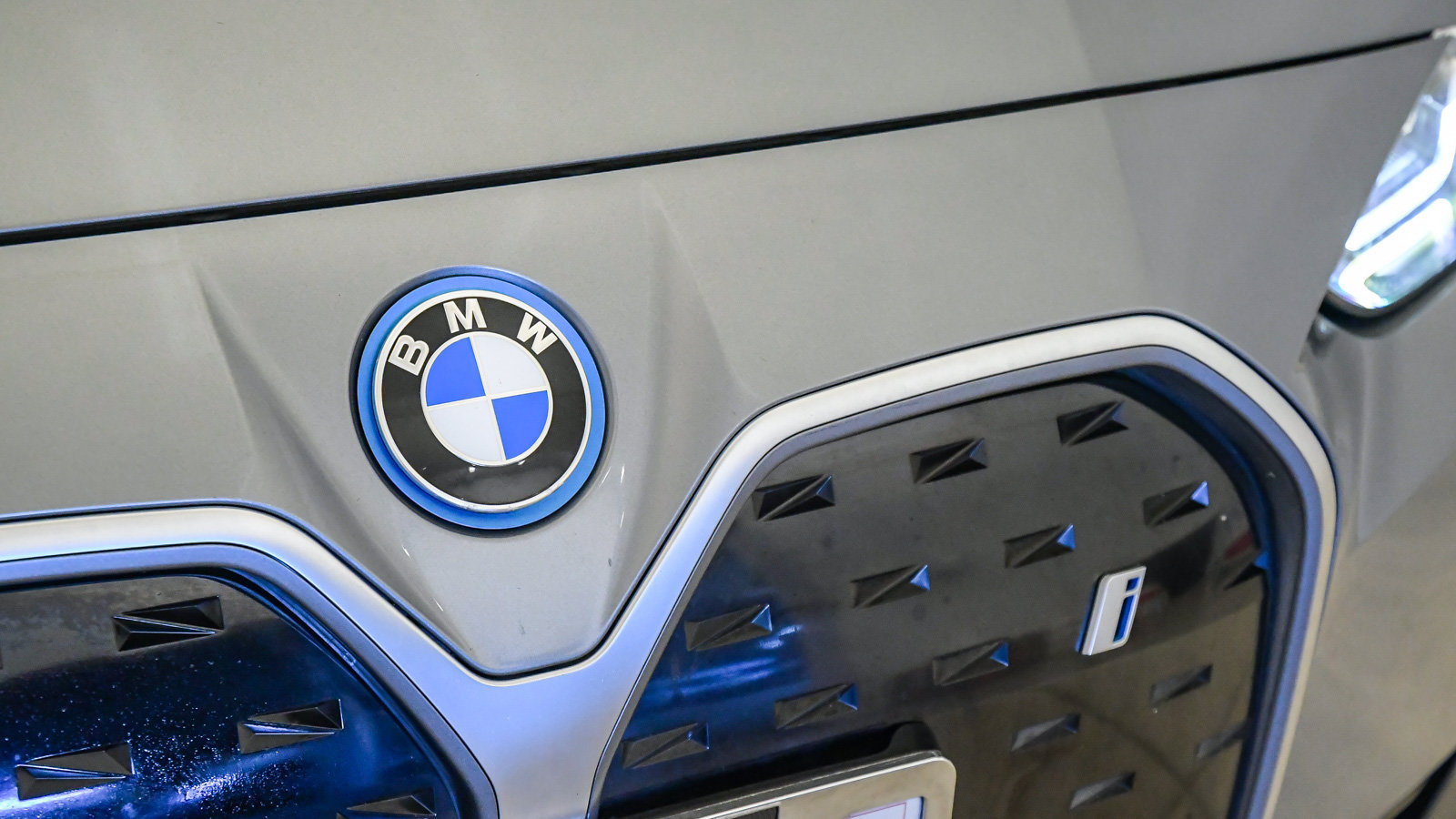 Used 2023 BMW i4 eDrive40 w/ Premium Package RWD image 8