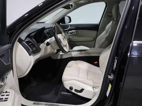 Used 2020 Volvo XC90 T6 Momentum image 9