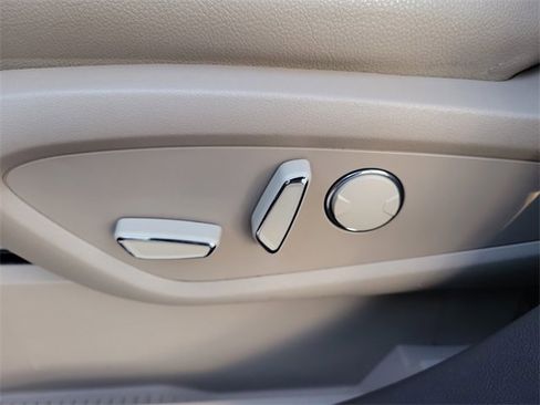 Certified 2022 Lincoln Nautilus FWD w/ Premium Package image 12