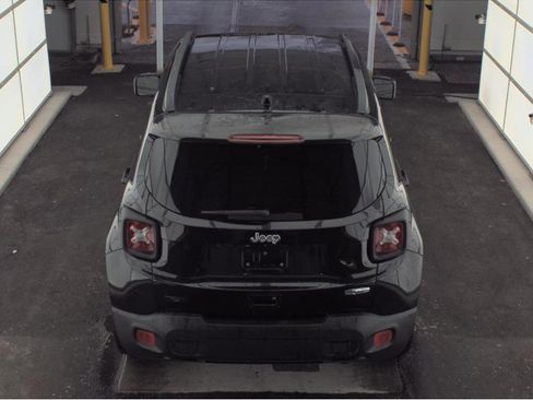 Used 2018 Jeep Renegade Latitude image 27