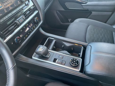 Used 2025 Nissan Pathfinder SV image 43