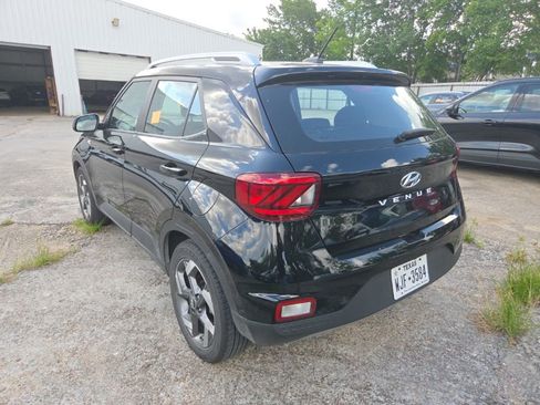 Used 2025 Hyundai Venue SEL FWD image 8