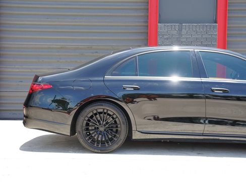 Used 2021 Mercedes-Benz S 580 4MATIC Sedan image 2